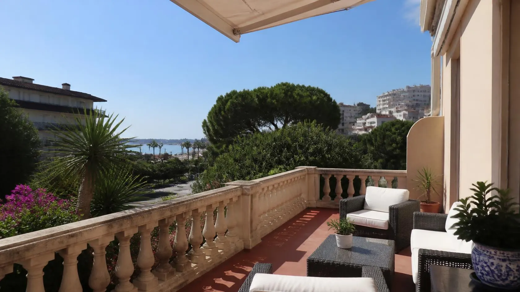 Choosing a Cannes Villa Near Plage du Midi Cannes